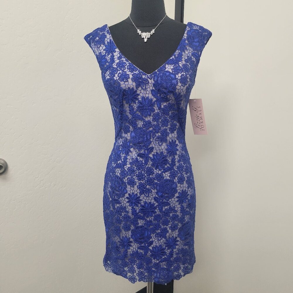 Sleeveless Fitted Lace Dress in Royal Blue
